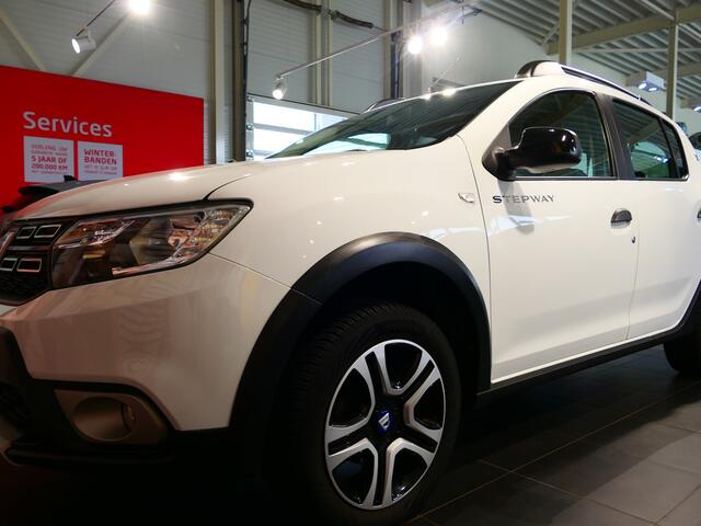 Dacia SANDERO 1.0 TCe Bi-Fuel Stepway Serie Limitee 15th Anniv. !DEALER ONDERHOUDEN! *Trekhaak* - Clima, cruise, navi