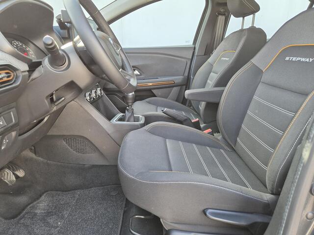 Dacia SANDERO Stepway 1.0 TCe 90 Comfort Handgeschakeld / Pack Easy / Navigatie via Apple Carplay of Android Auto / Trekgewicht 1100 kg / Achteruitrijcamera / Keyless Entry/Start / Cruise control /