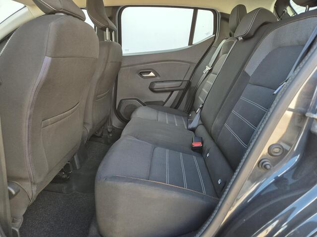 Dacia SANDERO Stepway 1.0 TCe 90 Comfort Handgeschakeld / Pack Easy / Navigatie via Apple Carplay of Android Auto / Trekgewicht 1100 kg / Achteruitrijcamera / Keyless Entry/Start / Cruise control /