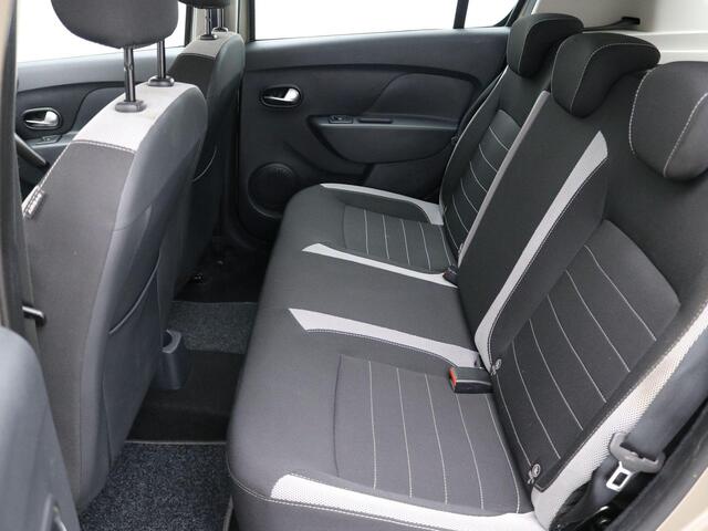 Dacia SANDERO 0.9 TCe Tech Road / Airco / Navigatie middels Apple CarPlay & Android Auto / Cruise Control / Parkeersensoren achter /