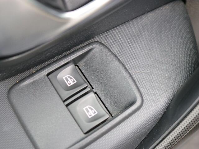 Dacia SANDERO 0.9 TCe Tech Road / Airco / Navigatie middels Apple CarPlay & Android Auto / Cruise Control / Parkeersensoren achter /