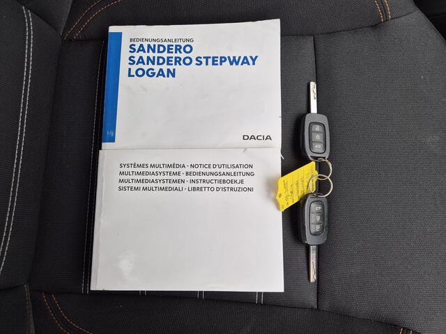 Dacia SANDERO Stepway 1.0 TCe 90 Comfort Handgeschakeld / Pack Medianav / Apple Carplay Android Auto / Navigatie / Stoelverwarming voor / Cruise control / Trekgewicht 1100 Kg