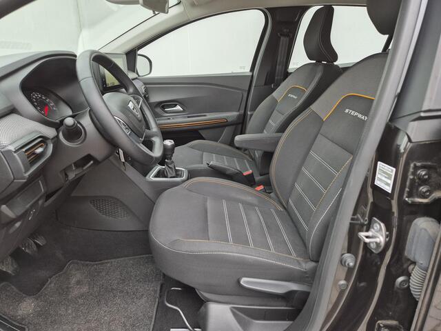 Dacia SANDERO Stepway 1.0 TCe 90 Comfort Handgeschakeld / Pack Medianav / Apple Carplay Android Auto / Navigatie / Stoelverwarming voor / Cruise control / Trekgewicht 1100 Kg
