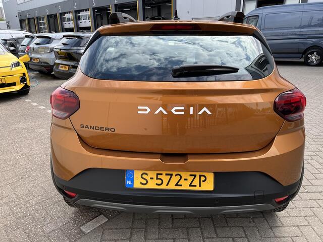Dacia SANDERO Stepway 1.1 TCe 110 Expression / CROSSCLIMATE ALL SEASIN BANDEN / LICHTMETALEN VELGEN 16 INCH