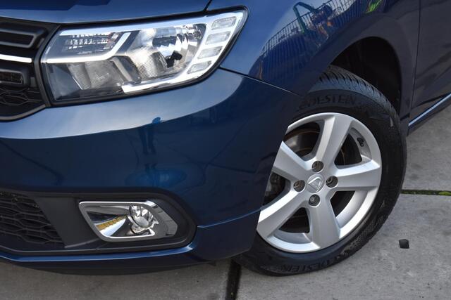 Dacia SANDERO TCe 90 Laureate | AUTOMAAT | TREKHAAK | AIRCO | CRUISE CONTROL | ALL-SEASONBANDEN | PDC | LMV