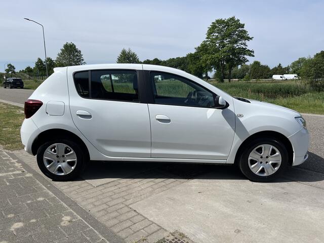 Dacia SANDERO 1.0 SCe Laureate / Apple Carplay - Android Auto / Airco / Navi / Elek Spiegels / Armsteun /