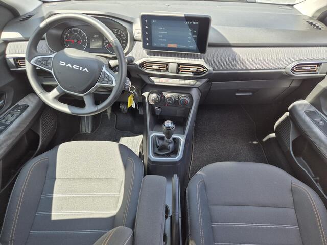 Dacia SANDERO Stepway 1.0 TCe 90 Expression Handgeschakeld / Pack Assist / Navigatie via Apple Carplay of Android Auto / Airco / Stoelverwarming / Cruise control / Achteruitrijcamera / Trekgewicht 1100 kg /
