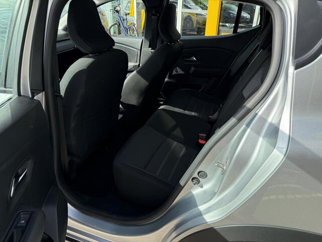 Dacia SANDERO Stepway 1.0 TCe 90 Comfort | Cruise Control | DAB | Parkeersensoren | Airco | LED |