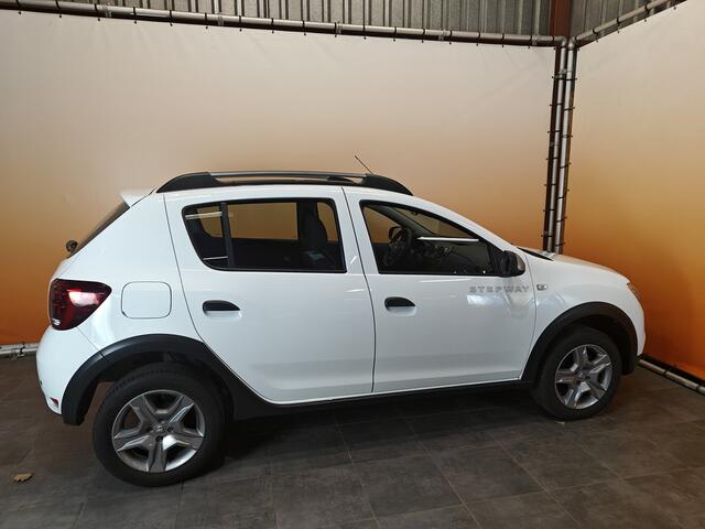 Dacia SANDERO 0.9 TCe SL Stepway navigatie | stoelverw | pdc | cruise dealer onderhouden