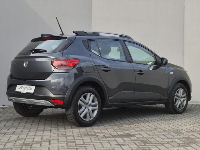 Dacia SANDERO Stepway 1.0 TCe 90 Comfort Handgeschakeld / Navigatie via Apple Carplay of Android Auto / Cruise control / Parkeersensoren achter / Climate control /