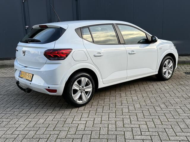 Dacia SANDERO 1.0 TCe 90 Comfort / Automaat / Trekhaak / Airco / Android&Apple Carplay / DAB / Sensoren achter / Bluetooth / Dealer onderhouden / Km stand NAP