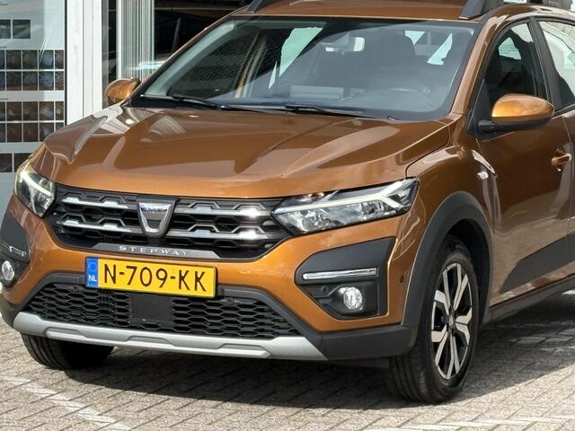 Dacia SANDERO Stepway 1.0 TCe 90 Comfort | Trekhaak | NAP | Achteruitrijcamera | Climate Control | LED | DAB |