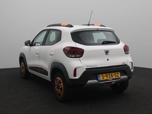 Dacia Spring Comfort Plus met Orange Pack 27 kWh | Navigatie met Apple CarPlay & Android Auto | CCS snellader | Parkeersensoren achter met optische en sonische weergave | Achteruitrijcamera