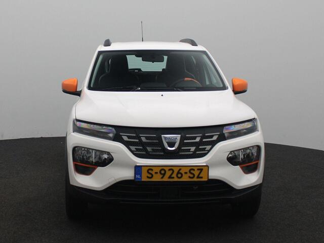 Dacia Spring Comfort Plus met Orange Pack 27 kWh | Navigatie met Apple CarPlay & Android Auto | CCS snellader | Parkeersensoren achter met optische en sonische weergave | Achteruitrijcamera