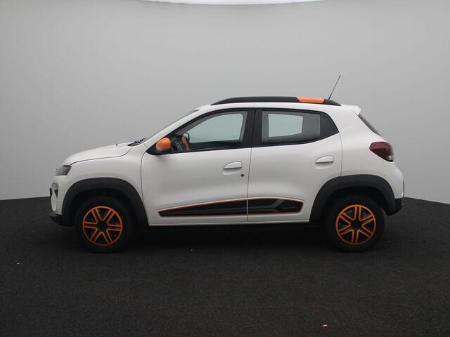 Dacia Spring Comfort Plus met Orange Pack 27 kWh | Navigatie met Apple CarPlay & Android Auto | CCS snellader | Parkeersensoren achter met optische en sonische weergave | Achteruitrijcamera