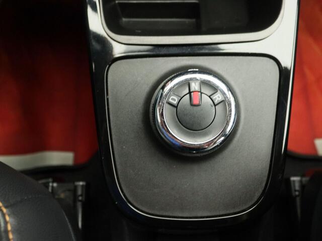 Dacia Spring Comfort Plus met Orange Pack 27 kWh | Navigatie met Apple CarPlay & Android Auto | CCS snellader | Parkeersensoren achter met optische en sonische weergave | Achteruitrijcamera