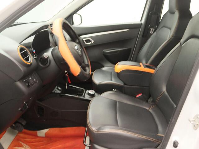 Dacia Spring Comfort Plus met Orange Pack 27 kWh | Navigatie met Apple CarPlay & Android Auto | CCS snellader | Parkeersensoren achter met optische en sonische weergave | Achteruitrijcamera