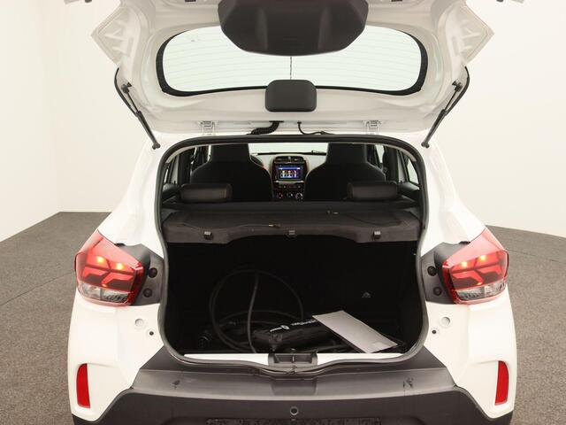 Dacia Spring Comfort Plus met Orange Pack 27 kWh | Navigatie met Apple CarPlay & Android Auto | CCS snellader | Parkeersensoren achter met optische en sonische weergave | Achteruitrijcamera