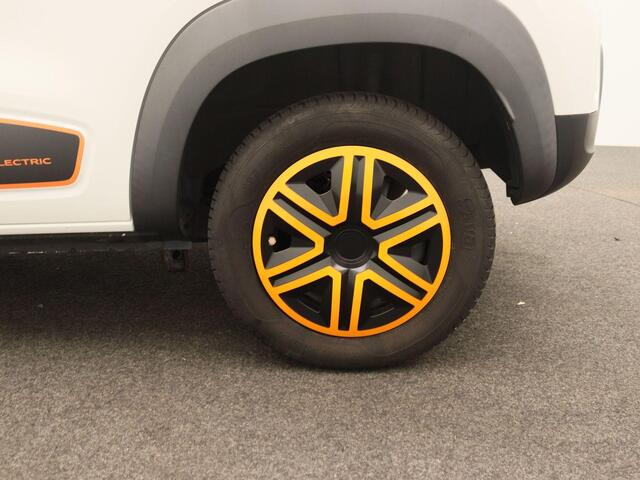 Dacia Spring Comfort Plus met Orange Pack 27 kWh | Navigatie met Apple CarPlay & Android Auto | CCS snellader | Parkeersensoren achter met optische en sonische weergave | Achteruitrijcamera