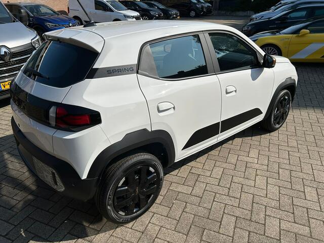 Dacia Spring Extreme 65 26.8 kWh/ Cruise controle/Parkeer sensoren en camera achter