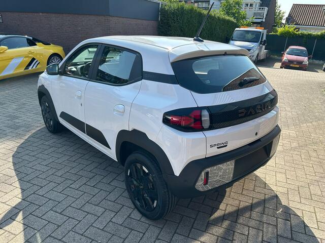 Dacia Spring Extreme 65 26.8 kWh/ Cruise controle/Parkeer sensoren en camera achter