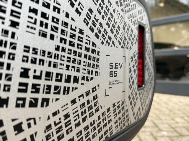 Dacia Spring Extreme 65 26.8 kWh l Snel Laden l Parkeersensoren l Navi l Camera l AppleCarplay