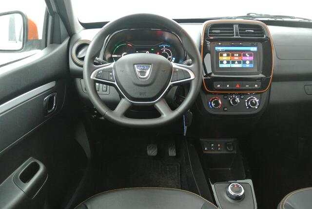 Dacia Spring Comfort Plus 27 kWh | DC Lader | Orange Pack | Navigatie | Camera |