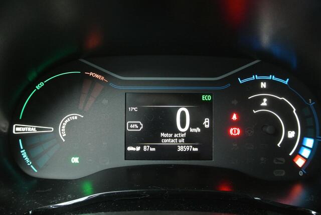 Dacia Spring Comfort Plus 27 kWh | DC Lader | Orange Pack | Navigatie | Camera |