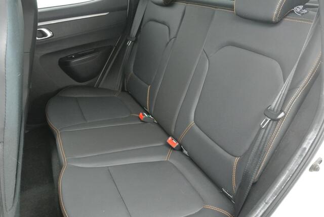 Dacia Spring Comfort Plus 27 kWh | DC Lader | Orange Pack | Navigatie | Camera |