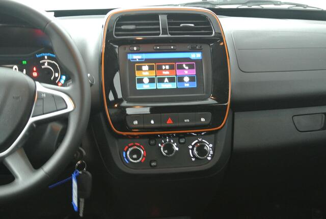 Dacia Spring Comfort Plus 27 kWh | DC Lader | Orange Pack | Navigatie | Camera |