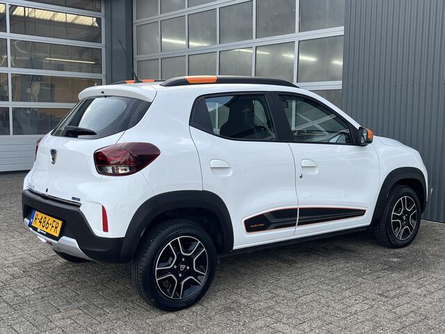 Dacia Spring Comfort Plus 27 kWh Airco Cruise controle Telefoonverbinding Navigatiesysteem Oplaadkabel Stuurwielbediening