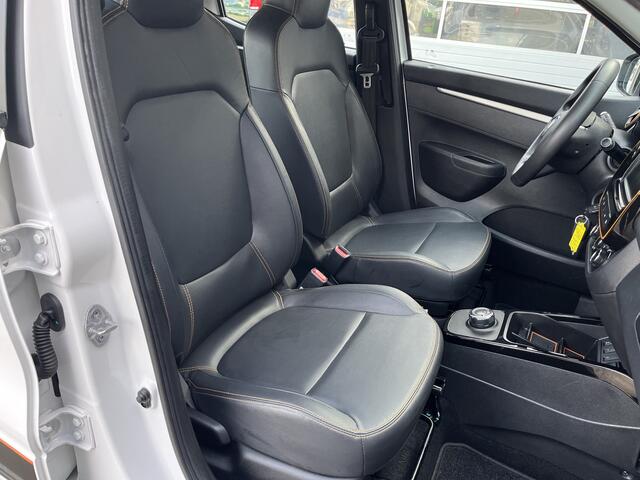 Dacia Spring Comfort Plus 27 kWh Airco Cruise controle Telefoonverbinding Navigatiesysteem Oplaadkabel Stuurwielbediening