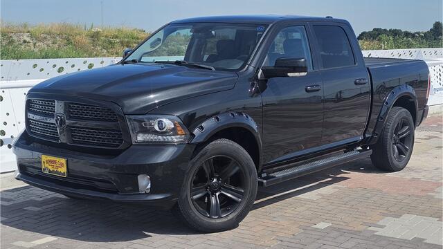 Dodge 1500 LARAMIE/SPORT 4X4 CREW CAB. 5,7LTR V8 AUT. BLACK EDITION