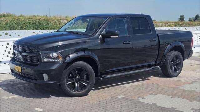 Dodge 1500 LARAMIE/SPORT 4X4 CREW CAB. 5,7LTR V8 AUT. BLACK EDITION