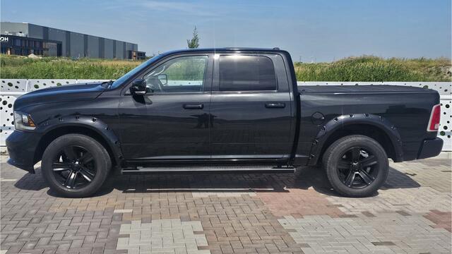 Dodge 1500 LARAMIE/SPORT 4X4 CREW CAB. 5,7LTR V8 AUT. BLACK EDITION