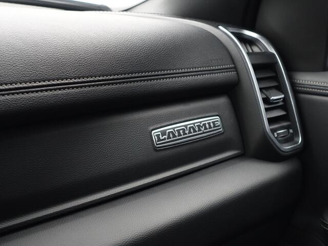 Dodge 1500 Ram 5.7 V8 4x4 Crew Cab Laramie Aut- Prins Onderbouw, Carplay, Alpine Audio, Stoelventilatie, Stuur/Stoelverwarming, Memory
