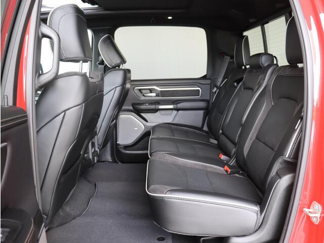 Dodge 1500 Ram 3.0 L6 4x4 Crew Cab Laramie | 2025 Model | Luchtvering | nieuwe schermen |