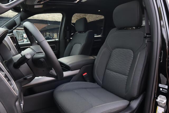 Dodge 1500 Ram 2025 3.0L BIGHORN NIGHT | OP VOORRAAD | NIEUW | Panoramadak