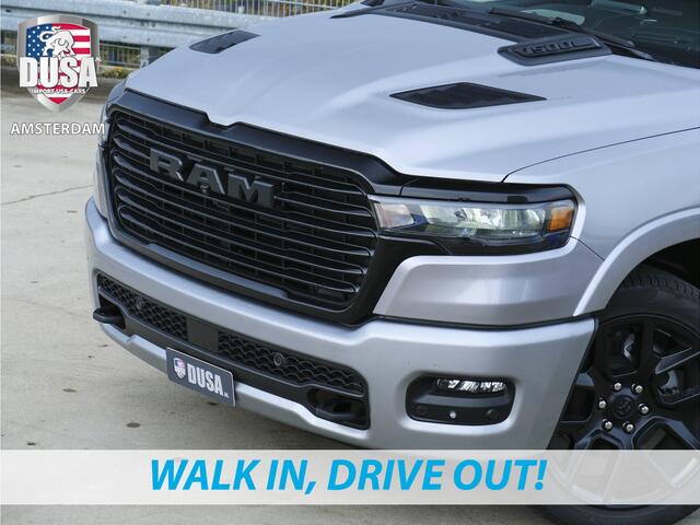 Dodge 1500 RAM Laramie | Night Edition | Crew Cab | 4X4 | 2025 Panorama | Niveau regeling | 14,4-inch Touchscreen | Passenger Display Meerprijs extra opties / Accessoires - Deksel, Backflip, Fenders, wraps, Stripings etc