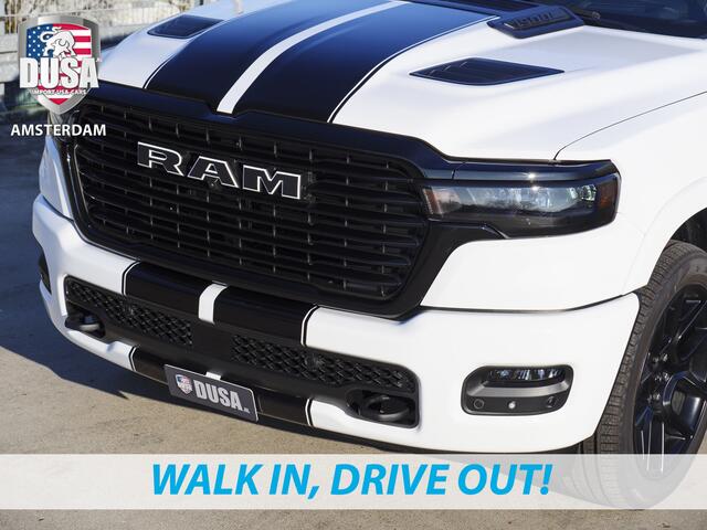 Dodge 1500 RAM Laramie | Night Edition | Crew Cab | 4X4 | 2025 Panorama | Niveau regeling | 14,4-inch Touchscreen | Passenger Display Meerprijs extra opties / Accessoires zoals Deksel, Backflip, Fenders, wraps, Stripings etc