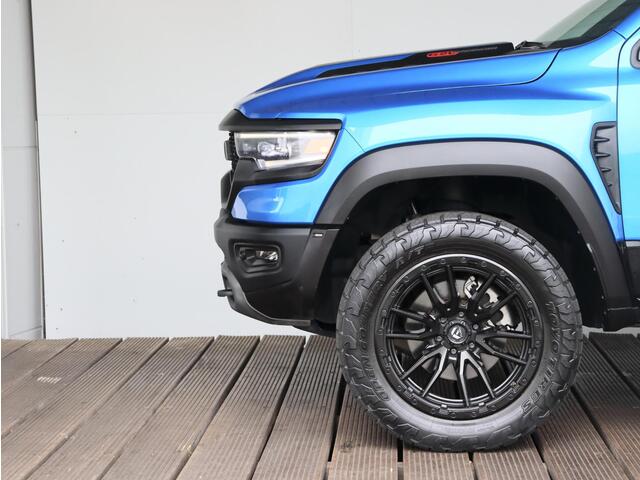 Dodge 1500 Ram 6.2 V8 4x4 Crew Cab TRX 712 pk | LPG | Pano | Groot Navi |
