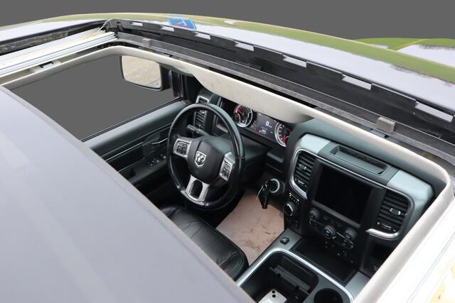 Dodge 1500 Ram 5.7 V8 4x4 Crew Cab Selles Packages | Stoel/Stuur verwarming | 3500 KG Trekgewicht | 4x4 | Lederenbekleding | Camera | Applecarplay