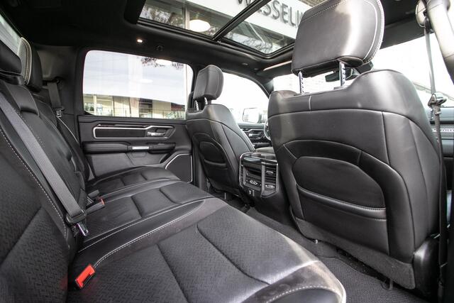 Dodge 1500 Ram 5.7 V8 4x4 Crew Cab Laramie Luchtvering | Elek. treeplanken | Dealer ond.