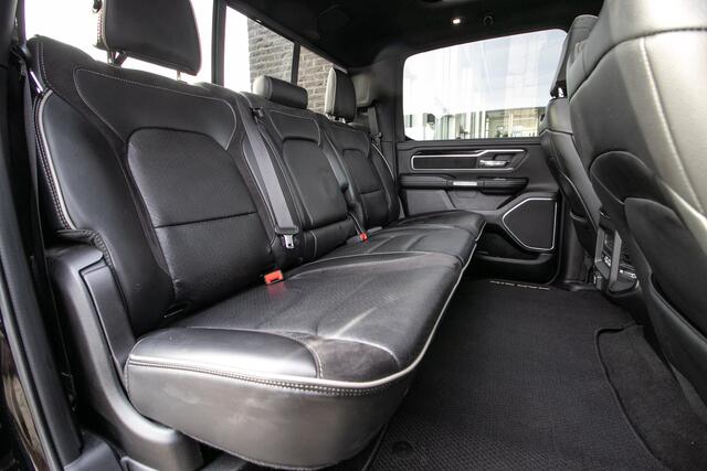 Dodge 1500 Ram 5.7 V8 4x4 Crew Cab Laramie Luchtvering | Elek. treeplanken | Dealer ond.
