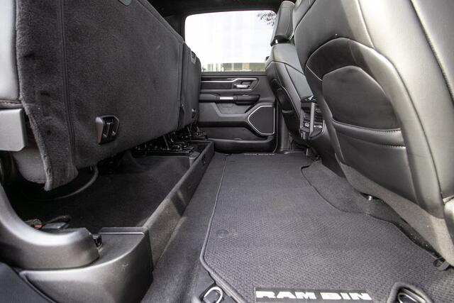 Dodge 1500 Ram 5.7 V8 4x4 Crew Cab Laramie Luchtvering | Elek. treeplanken | Dealer ond.