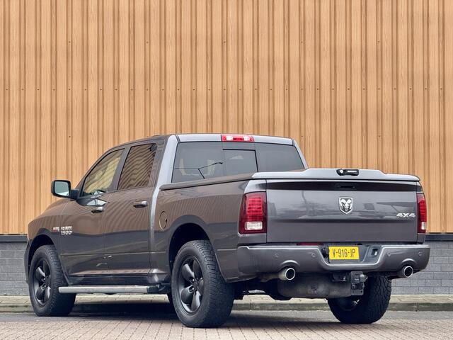 Dodge 1500 Ram 5.7 V8 Quad Cab 6'4 | Trekhaak 3500 Kg | Elektrische Stoelen | Achteruitrijcamera | Parkeersensoren | Stoelventilatie | Stoelverwarming | 20'' lichtmetaal | Cruise Control | Stuurverwarming | Navigatie | Bluetoo