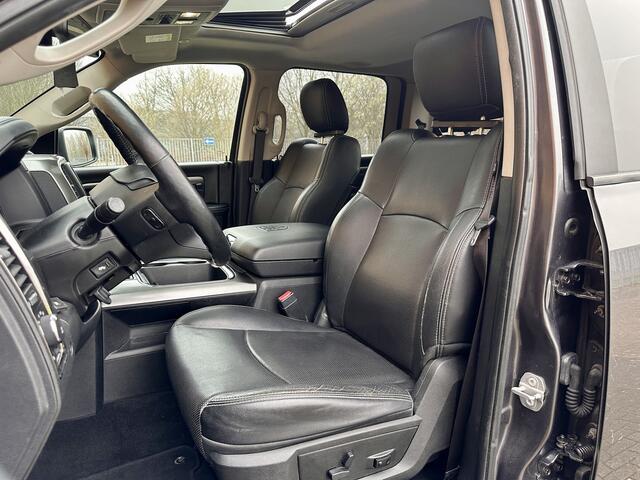 Dodge 1500 Ram 5.7 V8 Quad Cab 6'4 | Trekhaak 3500 Kg | Elektrische Stoelen | Achteruitrijcamera | Parkeersensoren | Stoelventilatie | Stoelverwarming | 20'' lichtmetaal | Cruise Control | Stuurverwarming | Navigatie | Bluetoo