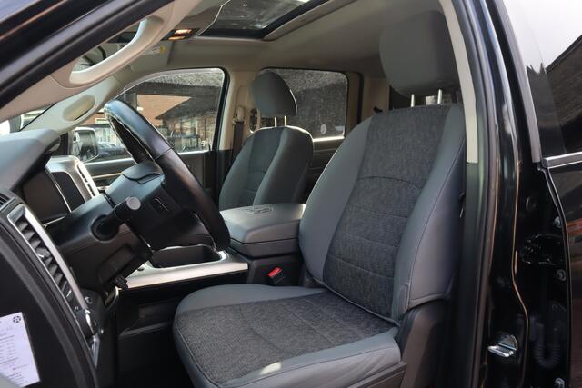 Dodge 1500 Ram Classic 5.7 liter | Navigatie | 3500 KG trekhaak | Stoel/stuur verwarming | Schuif-kantel dak