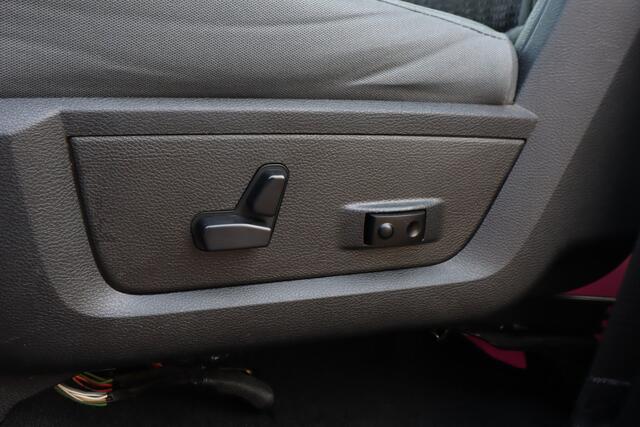 Dodge 1500 Ram Classic 5.7 liter | Navigatie | 3500 KG trekhaak | Stoel/stuur verwarming | Schuif-kantel dak