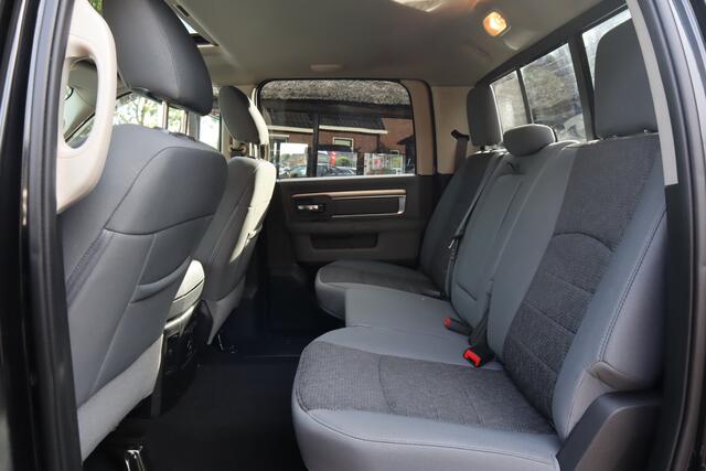 Dodge 1500 Ram Classic 5.7 liter | Navigatie | 3500 KG trekhaak | Stoel/stuur verwarming | Schuif-kantel dak
